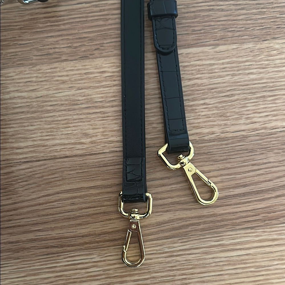 Elegant Black Crossbody Bag - Picture 3 of 4